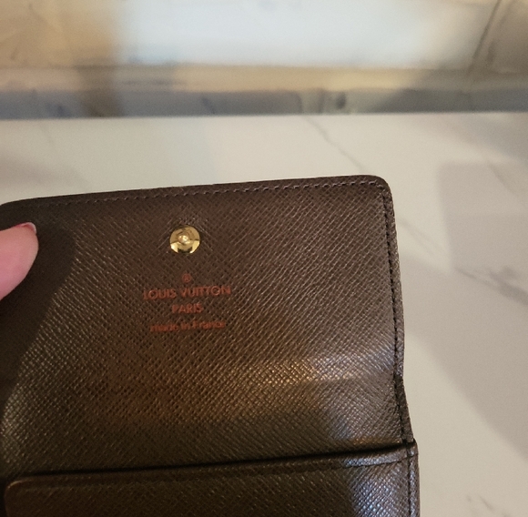 Louis Vuitton Damier Unisex Wallet - Picture 3 of 13